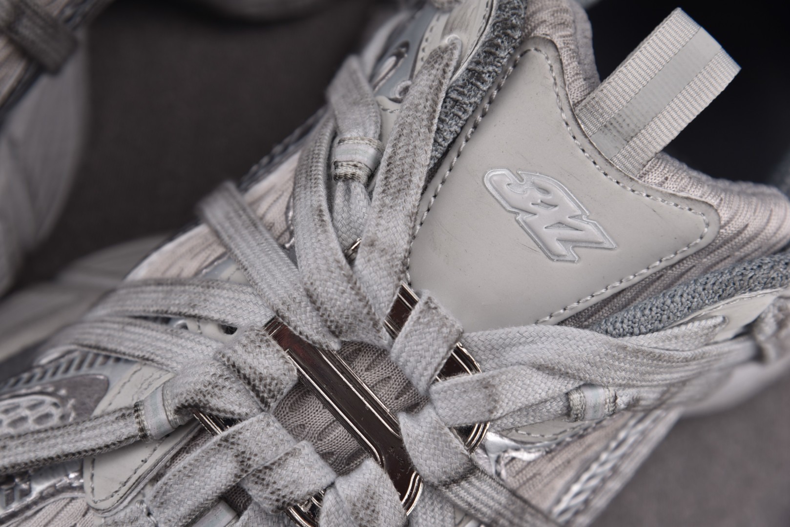 巴黎 尺码36-45

纯原版出品-Balenciaga 3XL Extreme Laces B 绑带金