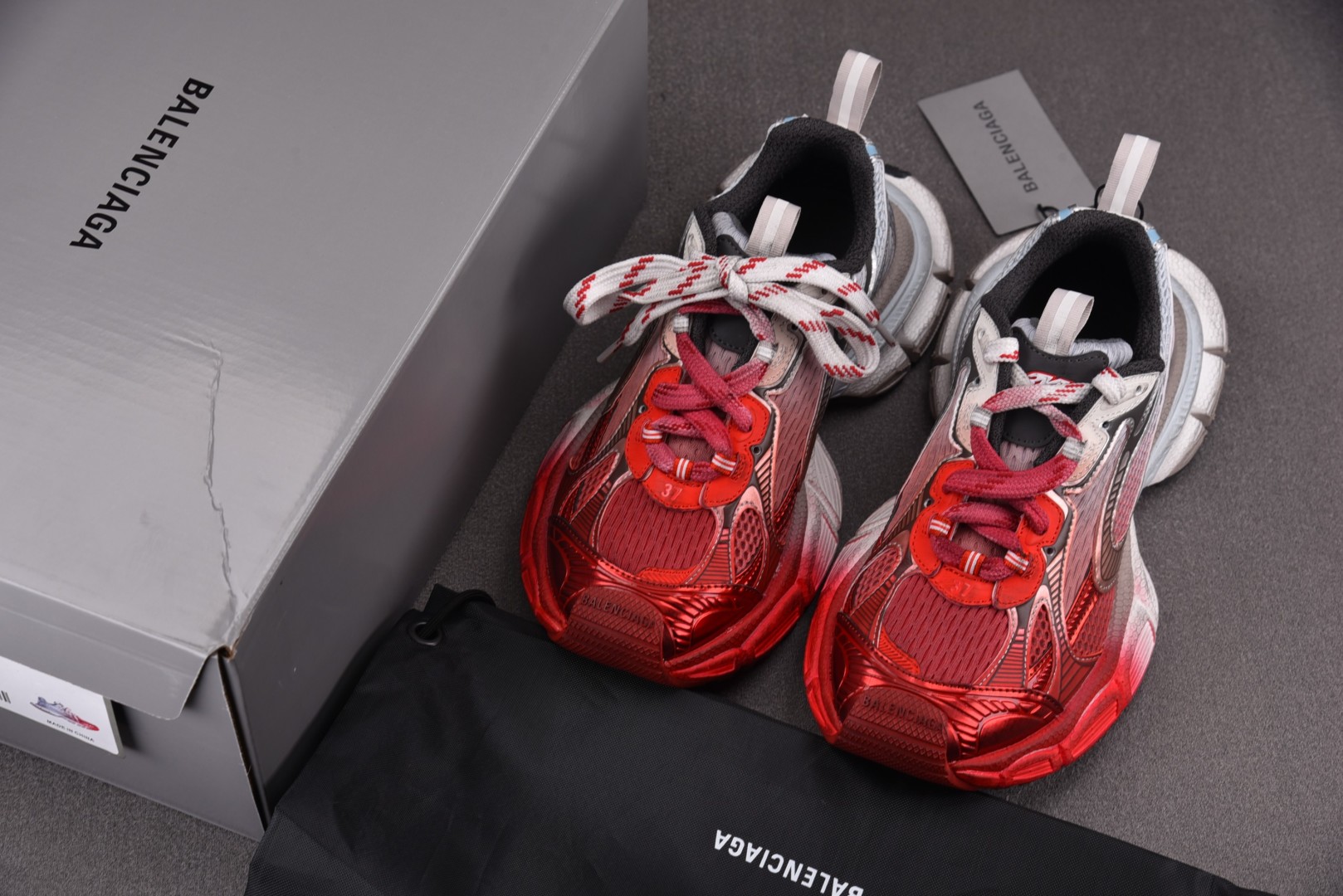 巴黎 尺码36-45

纯原版出品-Balenciaga 3XL Toe SPray 鞋头喷绘 红灰 Y