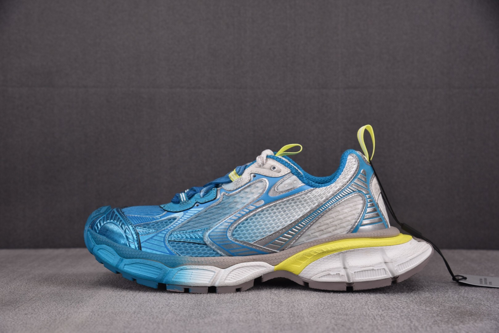 巴黎 尺码36-45

纯原版出品-Balenciaga 3XL Toe SPray 鞋头喷绘 蓝黄 Y