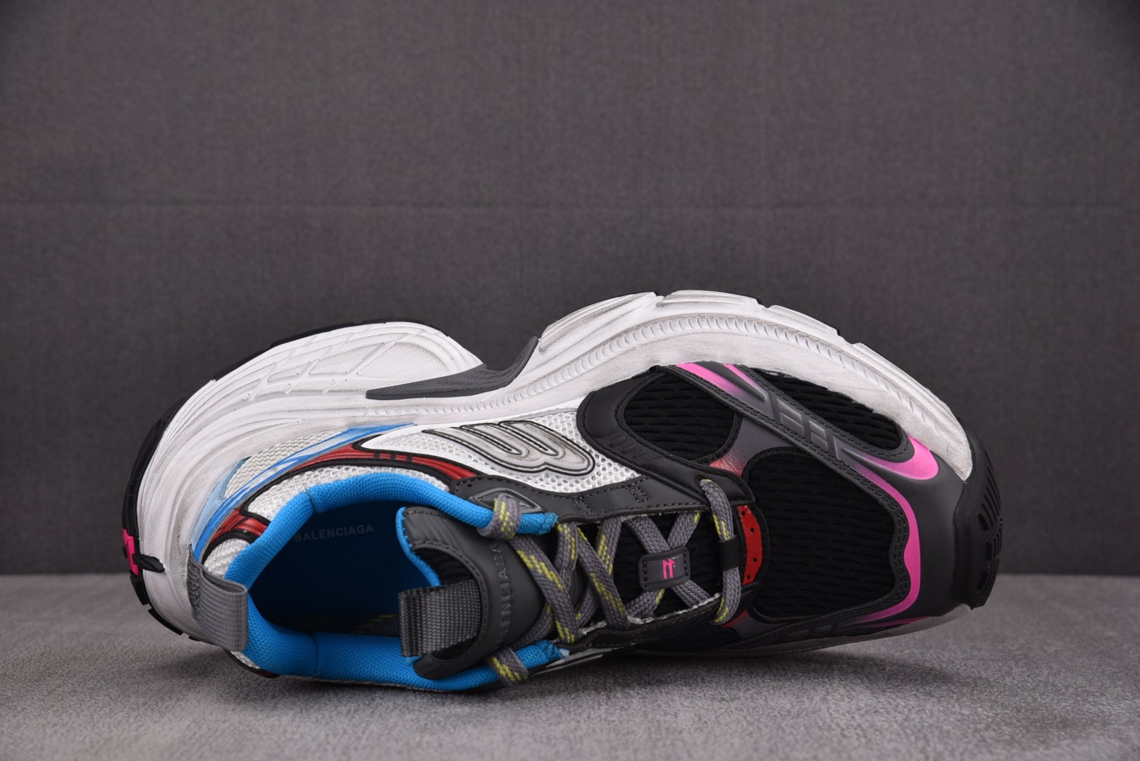 巴黎 尺码36-45

纯原版出品-Balenciaga 6XL 白蓝黑 YZ009-03
尺码35 3