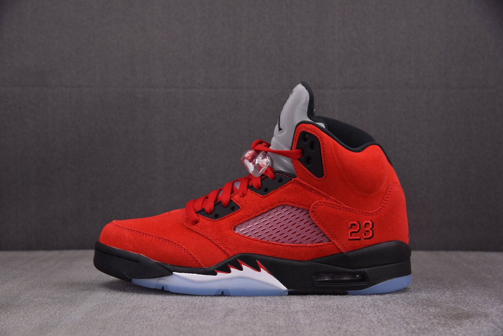 AJ5红 尺码40.5-47.5

纯原版出品-Air Jordan 5 Retro Raging Bu