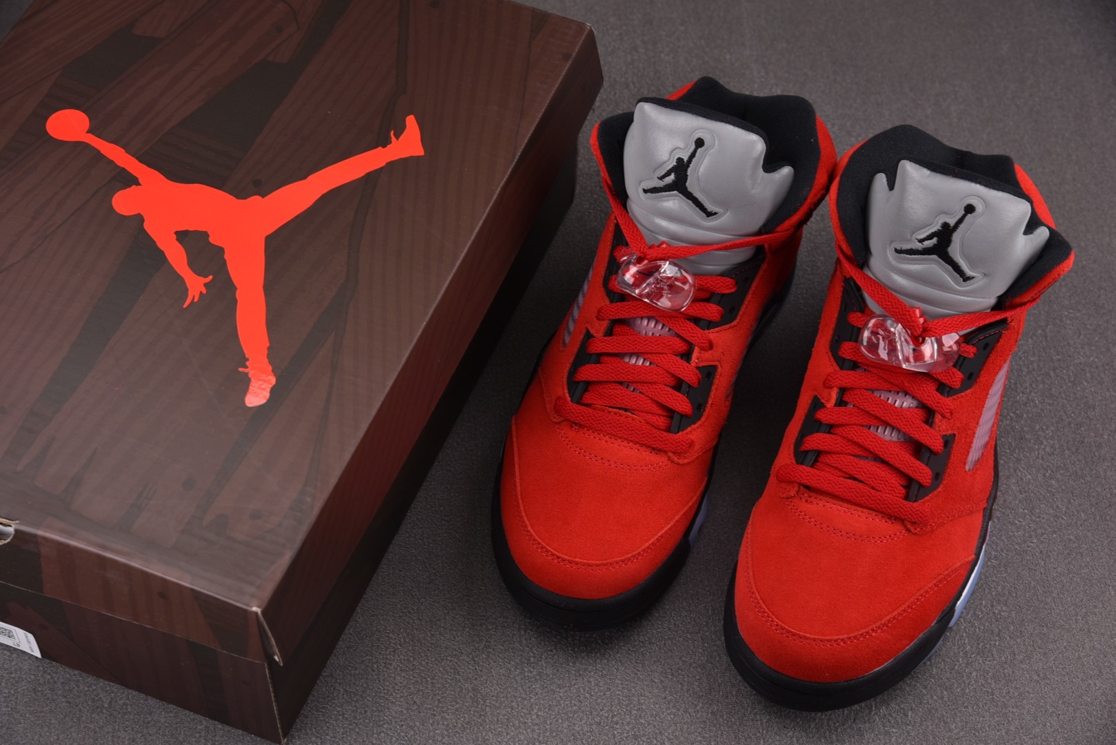 AJ5红 尺码40.5-47.5

纯原版出品-Air Jordan 5 Retro Raging Bu