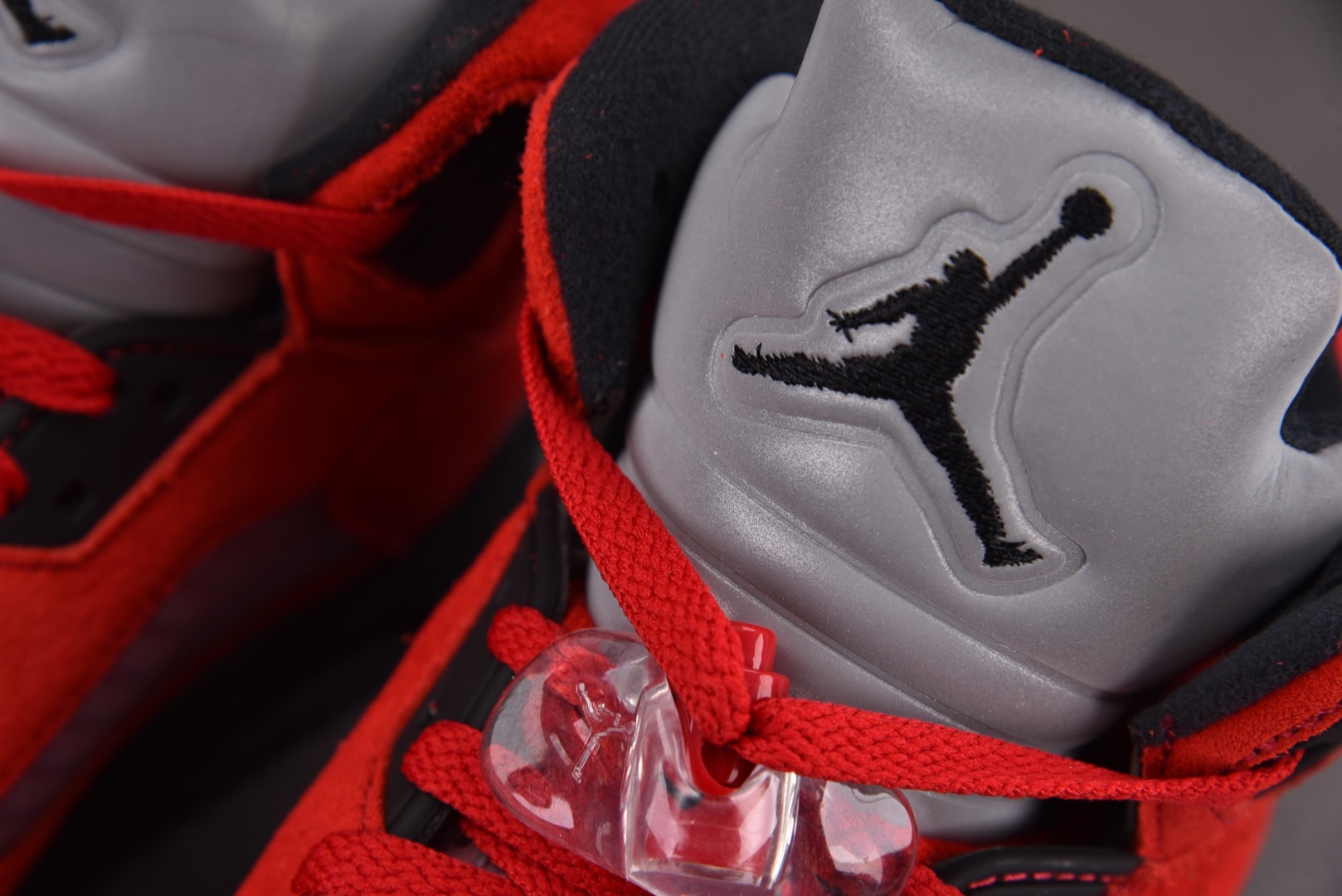 AJ5红 尺码40.5-47.5

纯原版出品-Air Jordan 5 Retro Raging Bu