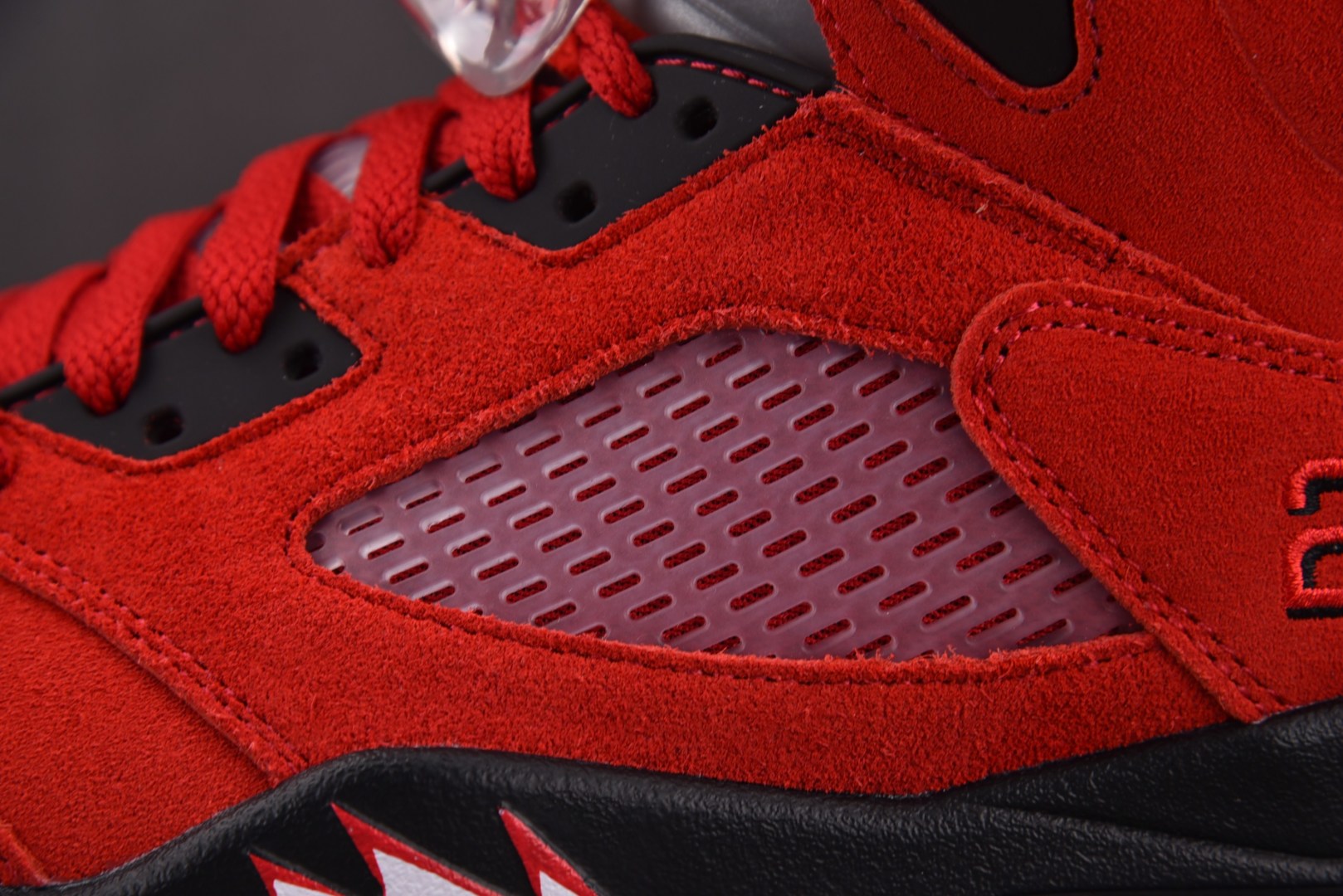 AJ5红 尺码40.5-47.5

纯原版出品-Air Jordan 5 Retro Raging Bu