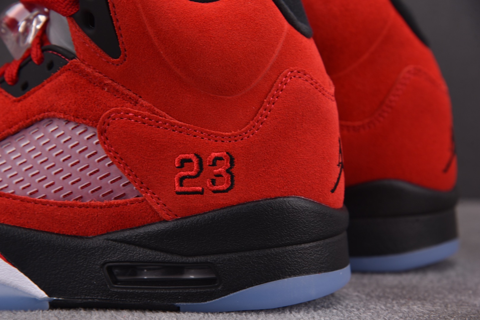 AJ5红 尺码40.5-47.5

纯原版出品-Air Jordan 5 Retro Raging Bu