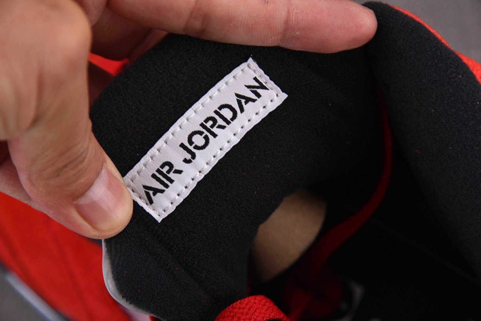 AJ5红 尺码40.5-47.5

纯原版出品-Air Jordan 5 Retro Raging Bu