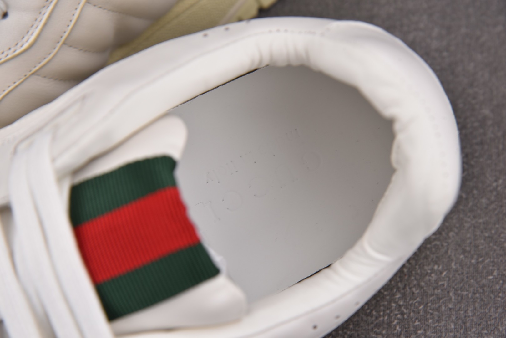 古驰 尺码35-45

纯原版出品-GUCCI Re-Web 24SS 白色 YZ022-1
尺码 35
