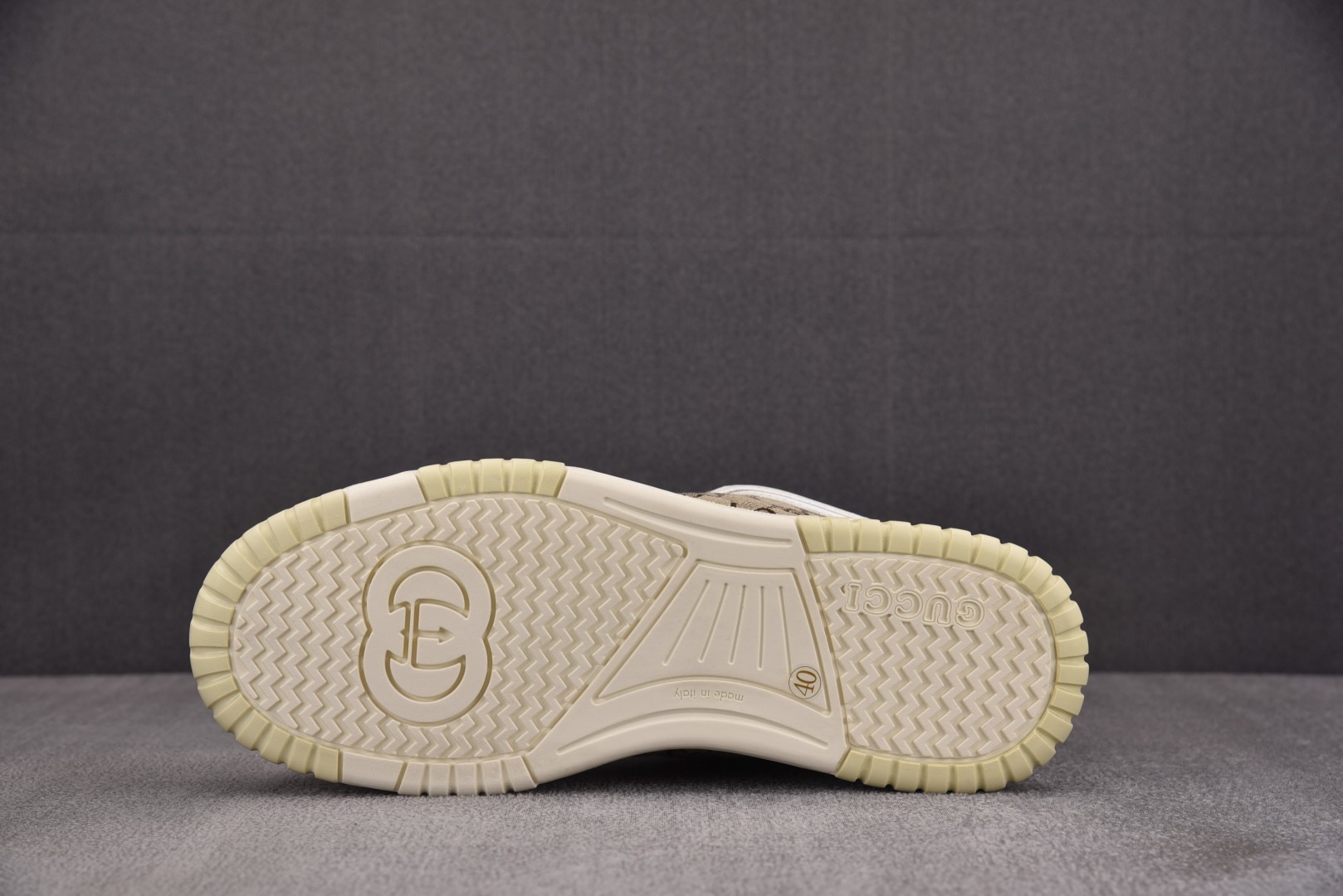 古驰 尺码35-45

纯原版出品-GUCCI Re-Web 24SS 白棕 YZ022-1
尺码 35