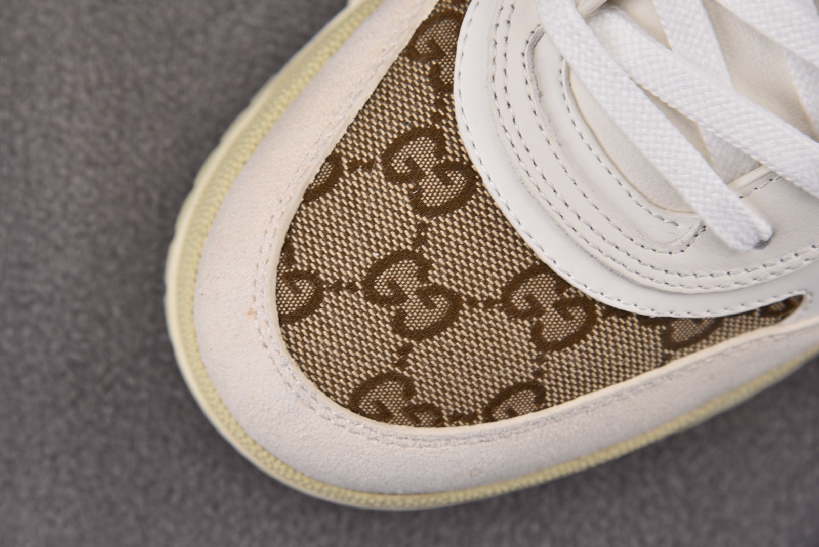 古驰 尺码35-45

纯原版出品-GUCCI Re-Web 24SS 白棕 YZ022-1
尺码 35