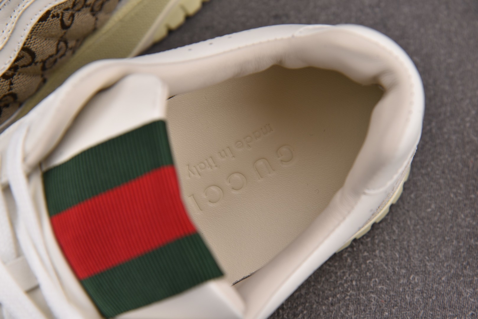 古驰 尺码35-45

纯原版出品-GUCCI Re-Web 24SS 白棕 YZ022-1
尺码 35