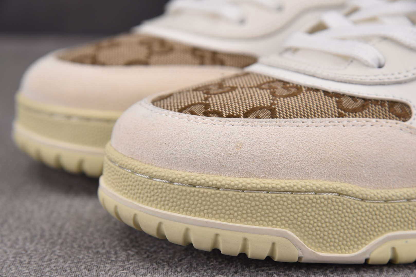 古驰 尺码35-45

纯原版出品-GUCCI Re-Web 24SS 白棕 YZ022-1
尺码 35