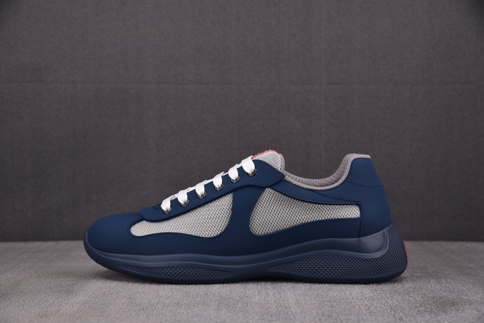 普拉达 尺码38-46

纯原版出品-Prada America's CuP 深蓝 YZ022-1
尺码