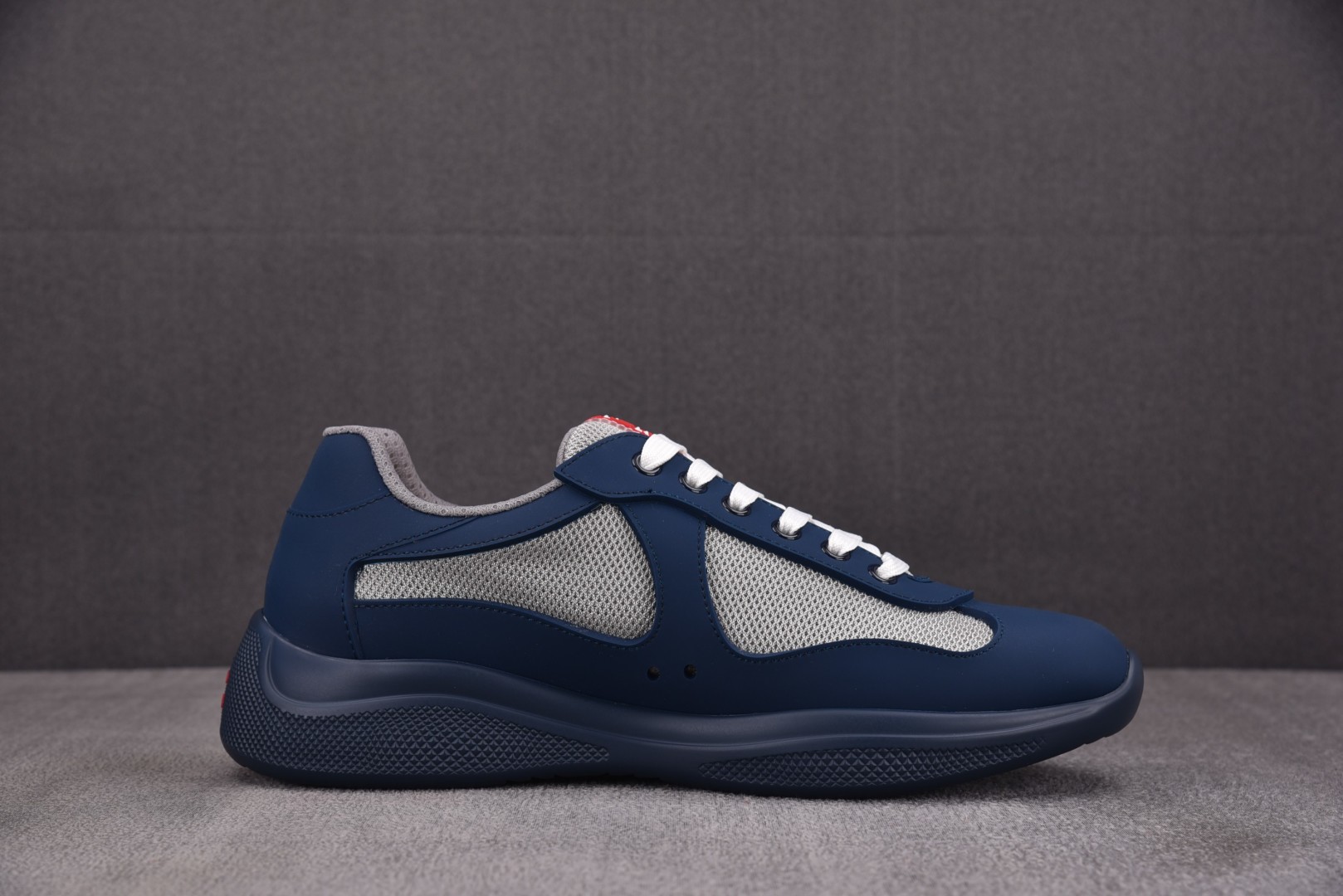 普拉达 尺码38-46

纯原版出品-Prada America's CuP 深蓝 YZ022-1
尺码