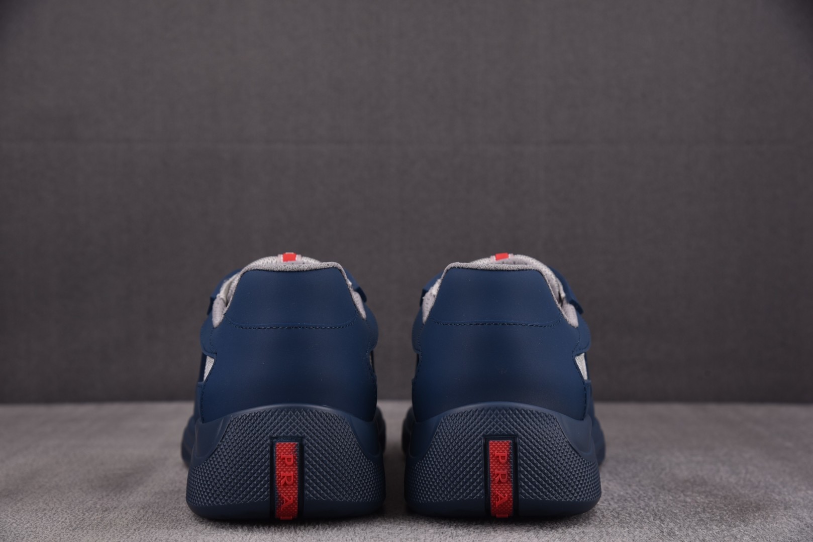 普拉达 尺码38-46

纯原版出品-Prada America's CuP 深蓝 YZ022-1
尺码
