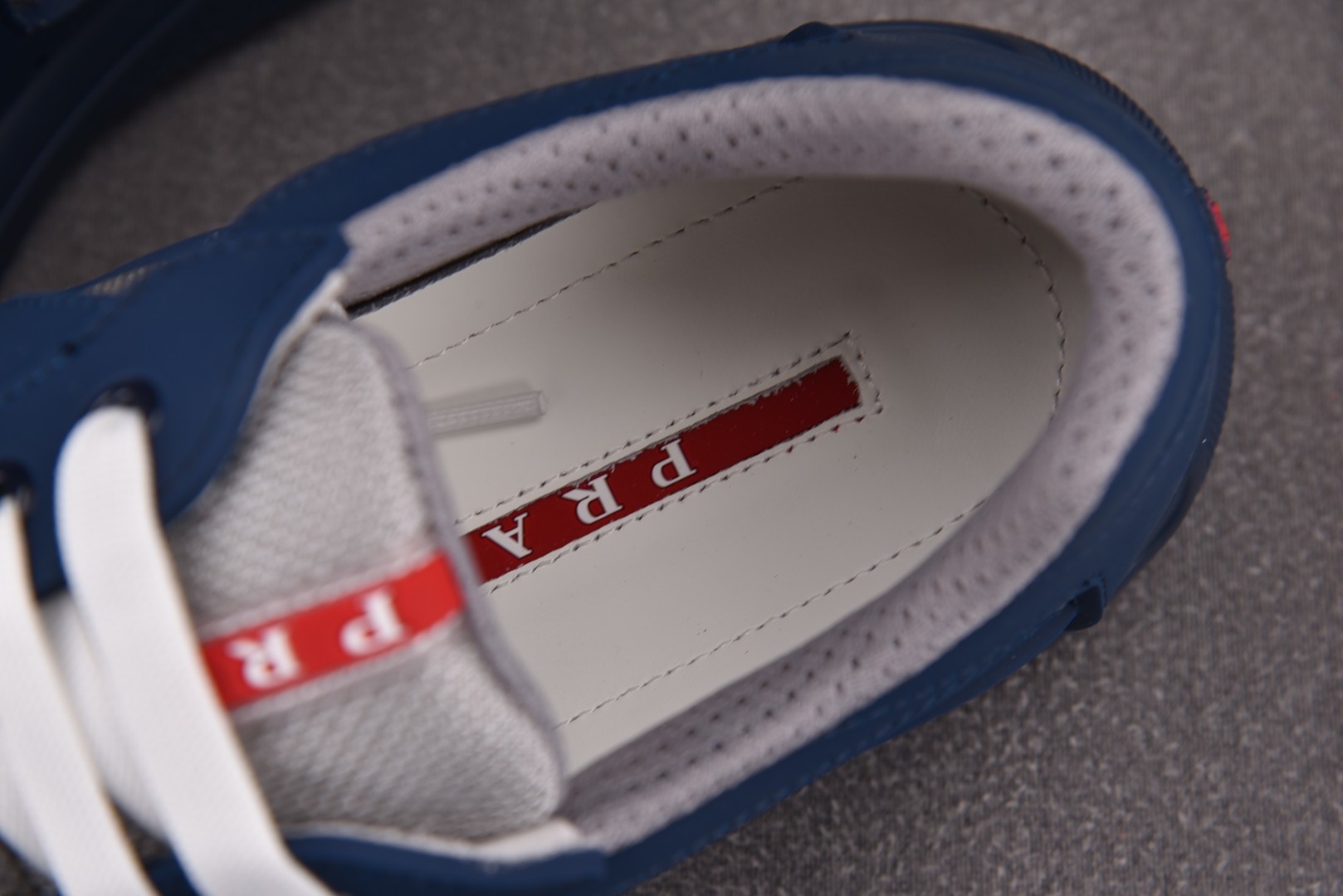 普拉达 尺码38-46

纯原版出品-Prada America's CuP 深蓝 YZ022-1
尺码