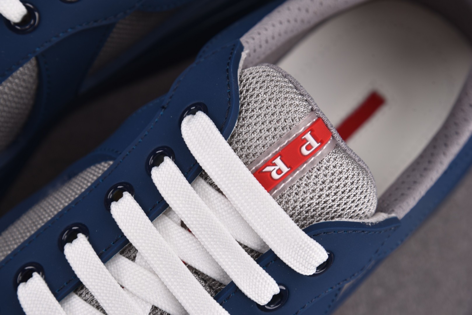 普拉达 尺码38-46

纯原版出品-Prada America's CuP 深蓝 YZ022-1
尺码