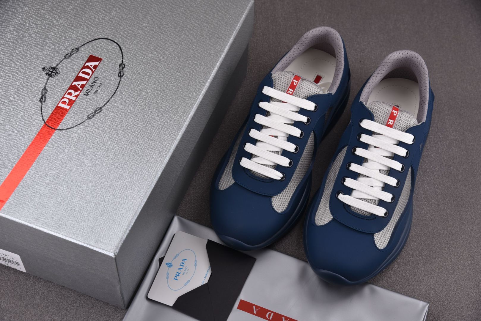 普拉达 尺码38-46

纯原版出品-Prada America's CuP 深蓝 YZ022-1
尺码