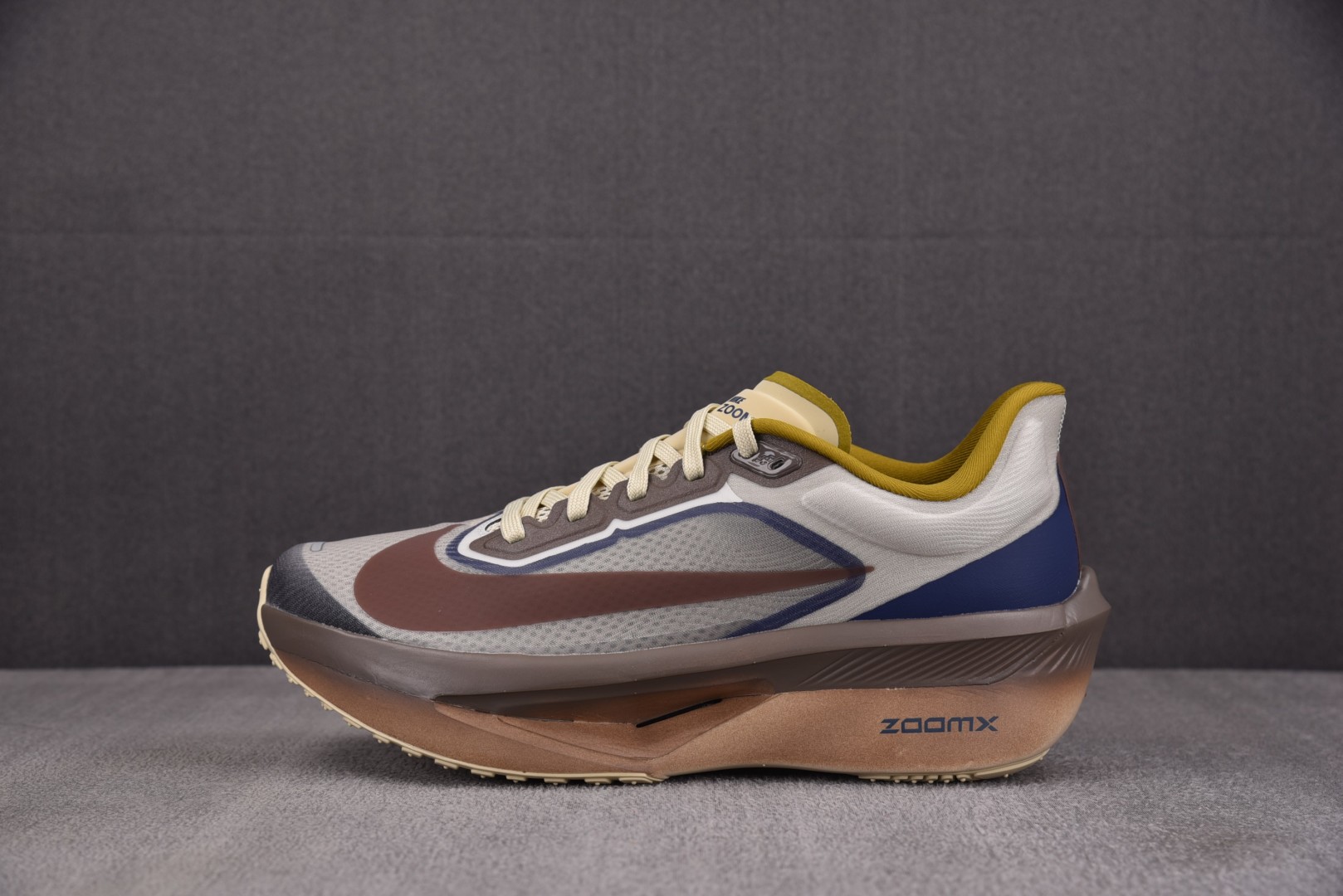 Zoom跑鞋 尺码39-46

纯原版出品- Zoom Fly 6 Premium Light Bone