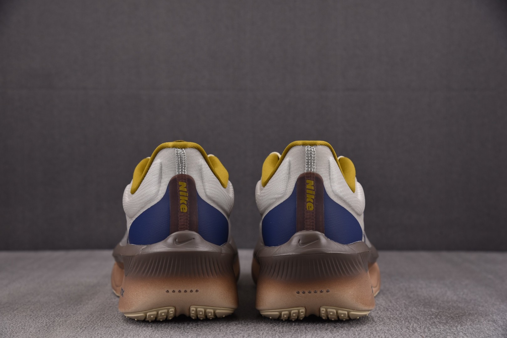 Zoom跑鞋 尺码39-46

纯原版出品- Zoom Fly 6 Premium Light Bone