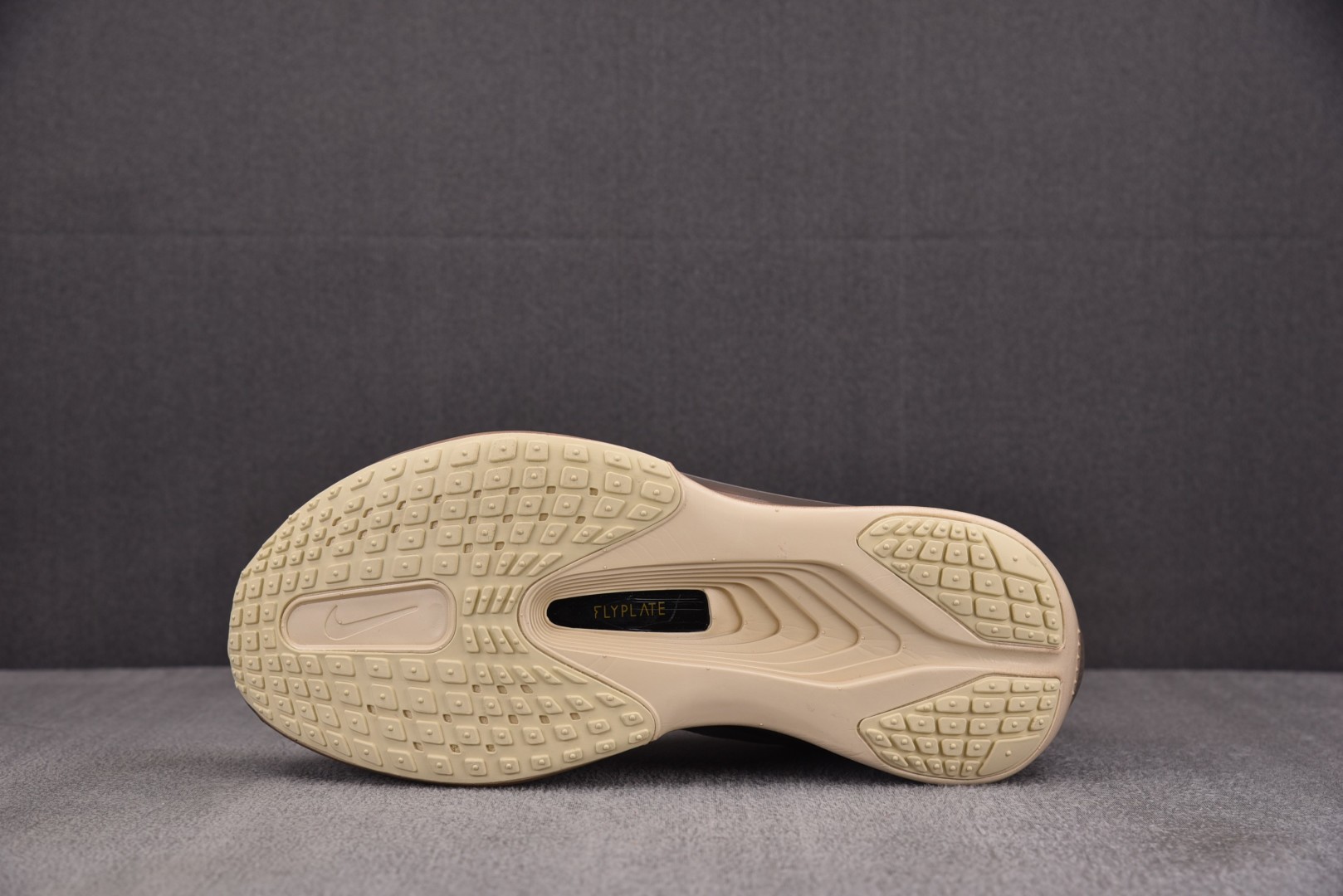 Zoom跑鞋 尺码39-46

纯原版出品- Zoom Fly 6 Premium Light Bone