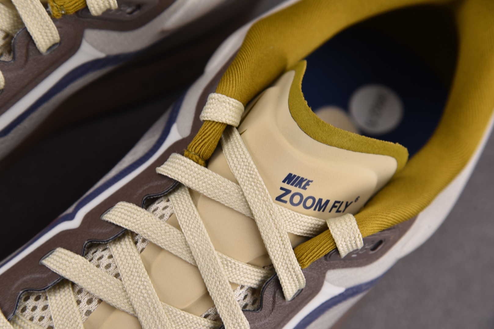 Zoom跑鞋 尺码39-46

纯原版出品- Zoom Fly 6 Premium Light Bone