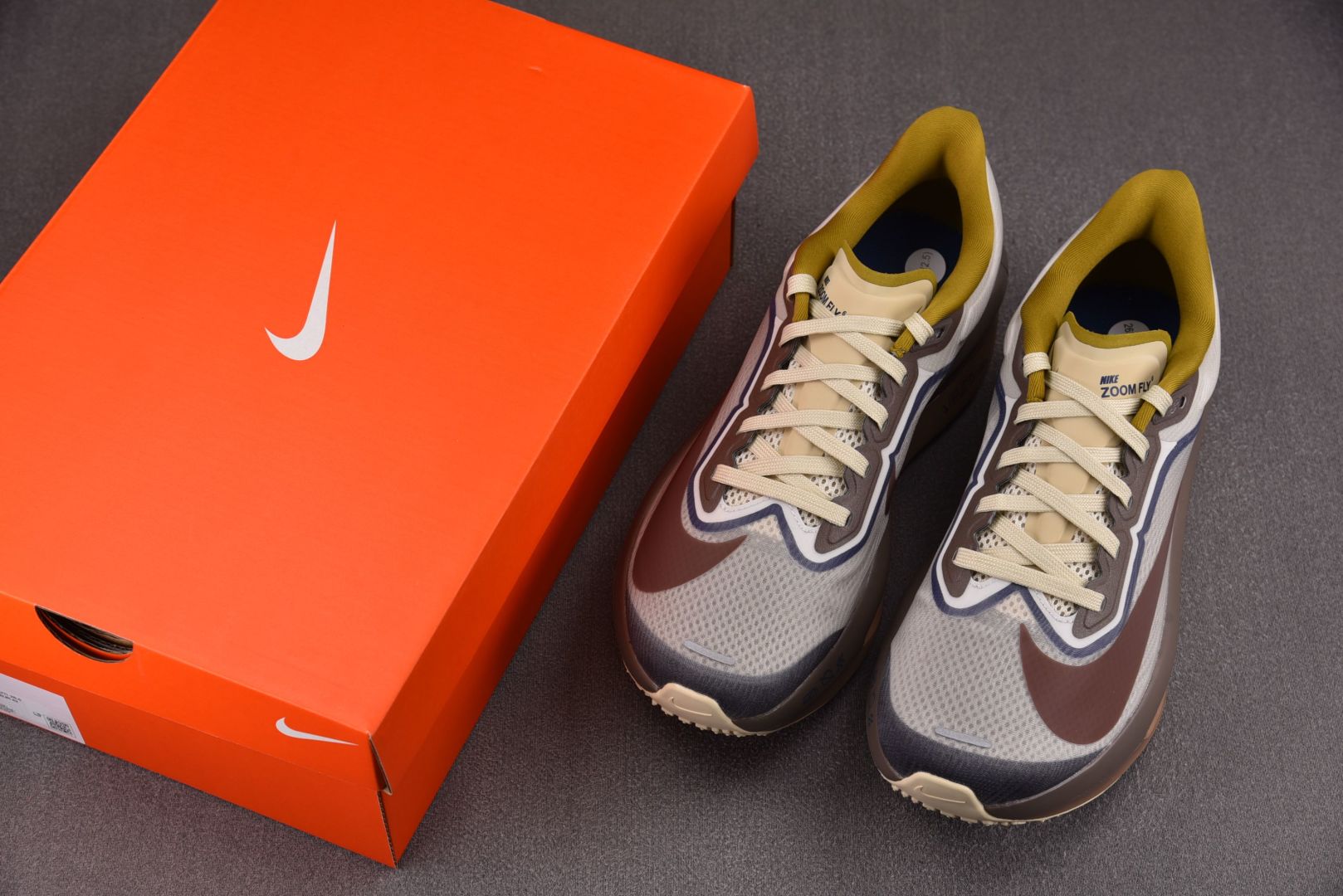 Zoom跑鞋 尺码39-46

纯原版出品- Zoom Fly 6 Premium Light Bone