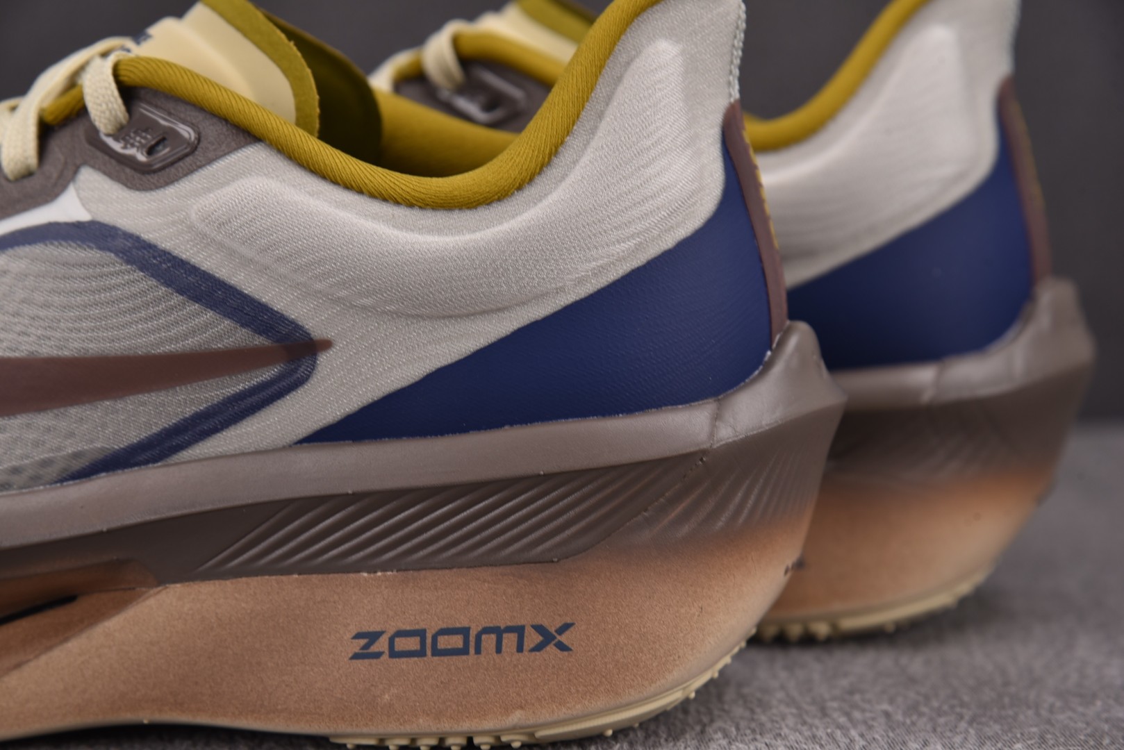 Zoom跑鞋 尺码39-46

纯原版出品- Zoom Fly 6 Premium Light Bone