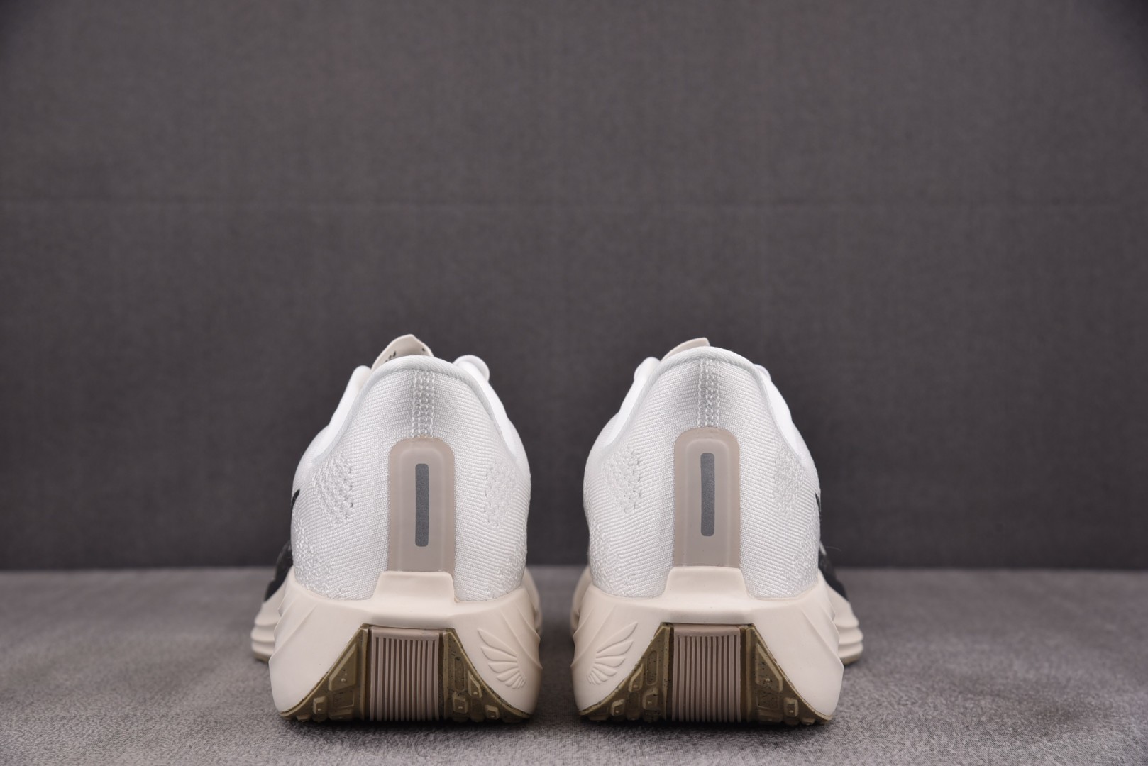 Zoom跑鞋 尺码39-46

纯原版出品-Pegasus Plus Sail Orewood Anth