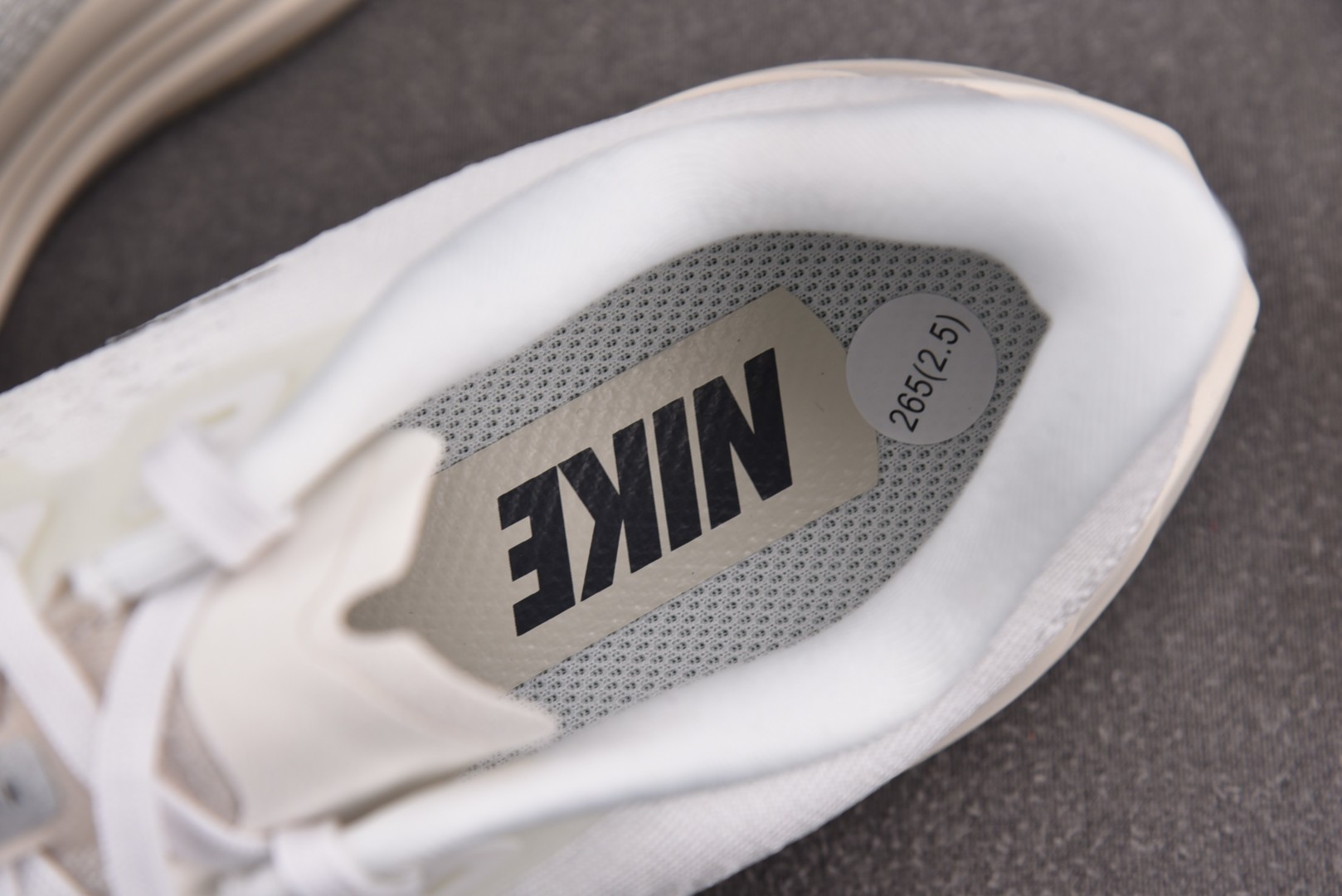 Zoom跑鞋 尺码39-46

纯原版出品-Pegasus Plus Sail Orewood Anth