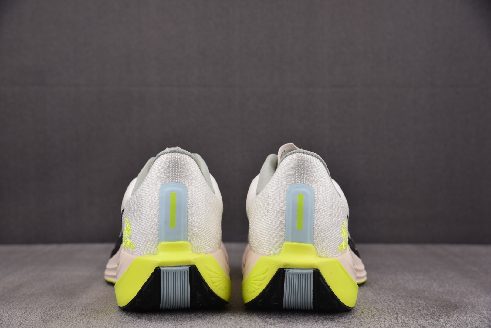 Zoom跑鞋 尺码39-46

纯原版出品-NK Pegasus Plus Sail Pale Ivor