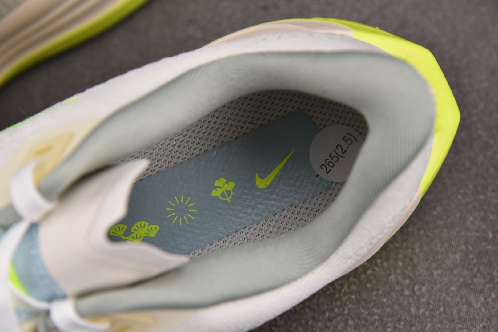 Zoom跑鞋 尺码39-46

纯原版出品-NK Pegasus Plus Sail Pale Ivor