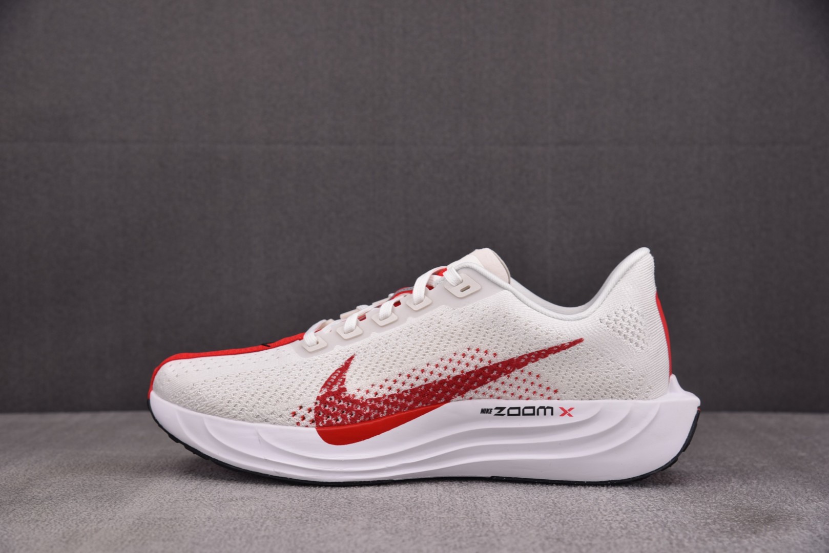 Zoom跑鞋 尺码39-46

纯原版出品-NK Pegasus Plus White Red 白红 F