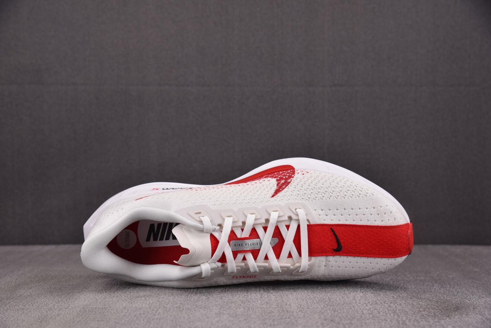 Zoom跑鞋 尺码39-46

纯原版出品-NK Pegasus Plus White Red 白红 F