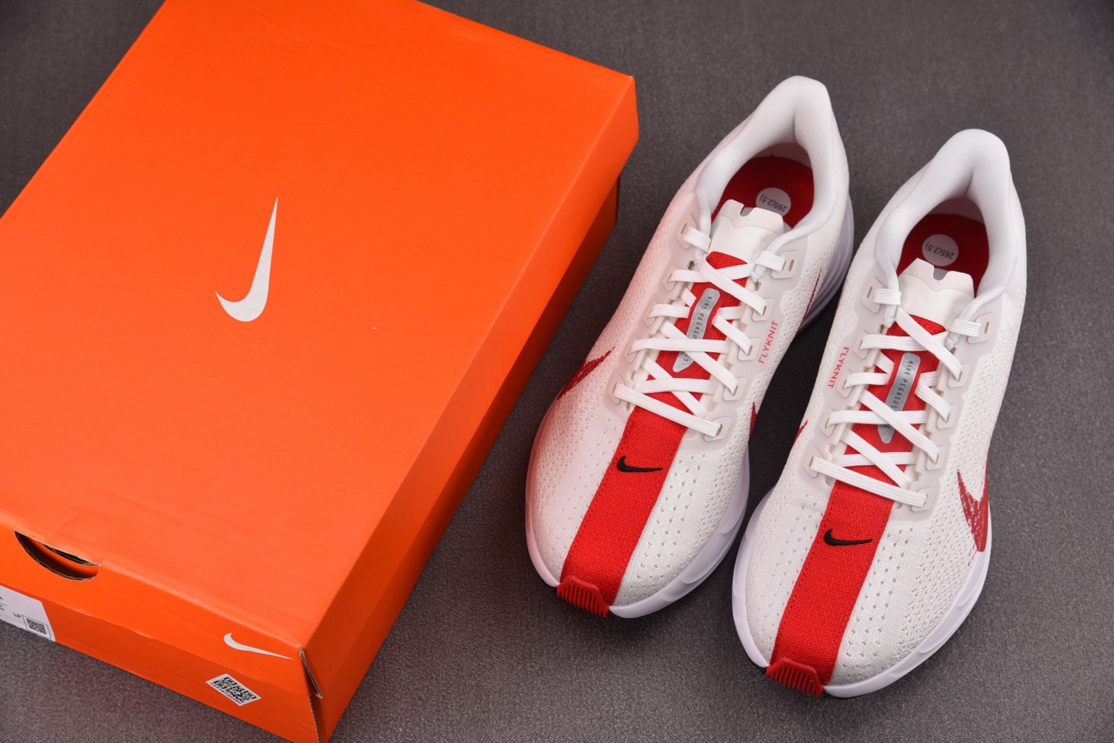 Zoom跑鞋 尺码39-46

纯原版出品-NK Pegasus Plus White Red 白红 F