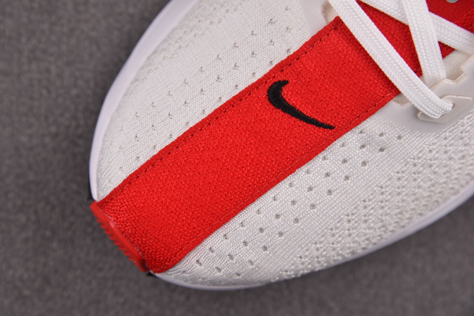 Zoom跑鞋 尺码39-46

纯原版出品-NK Pegasus Plus White Red 白红 F