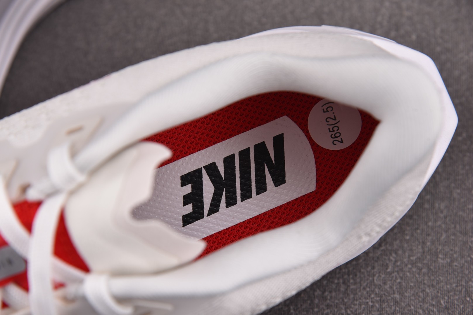 Zoom跑鞋 尺码39-46

纯原版出品-NK Pegasus Plus White Red 白红 F
