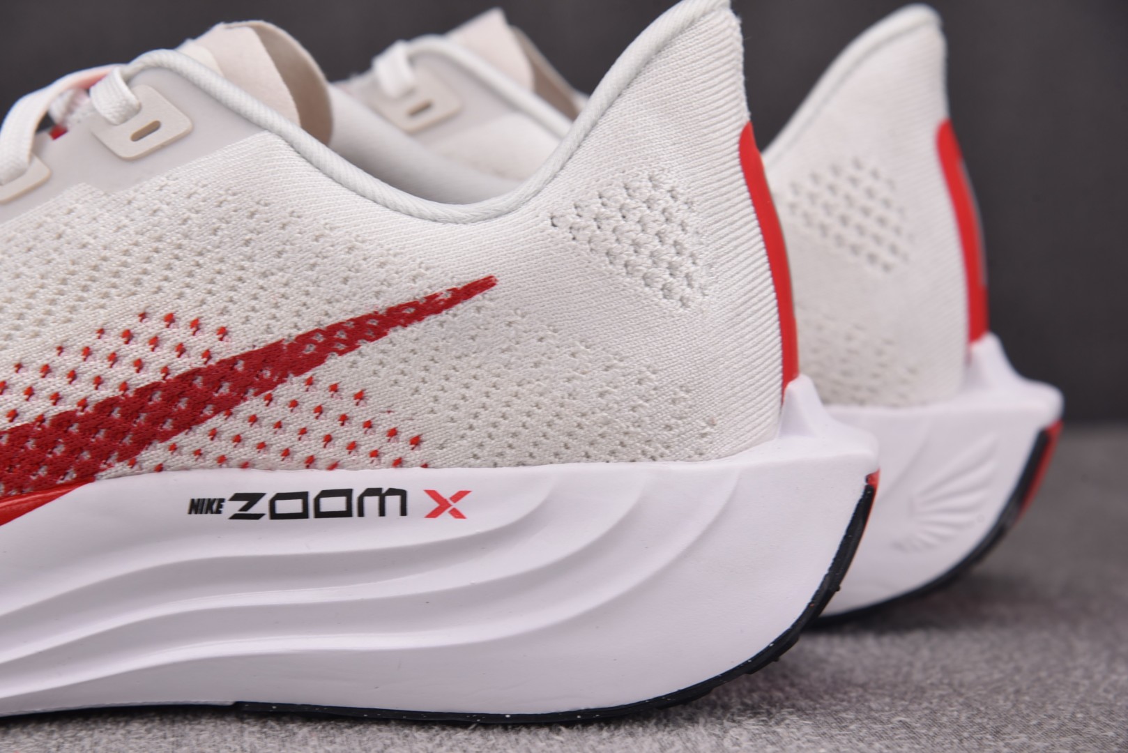 Zoom跑鞋 尺码39-46

纯原版出品-NK Pegasus Plus White Red 白红 F