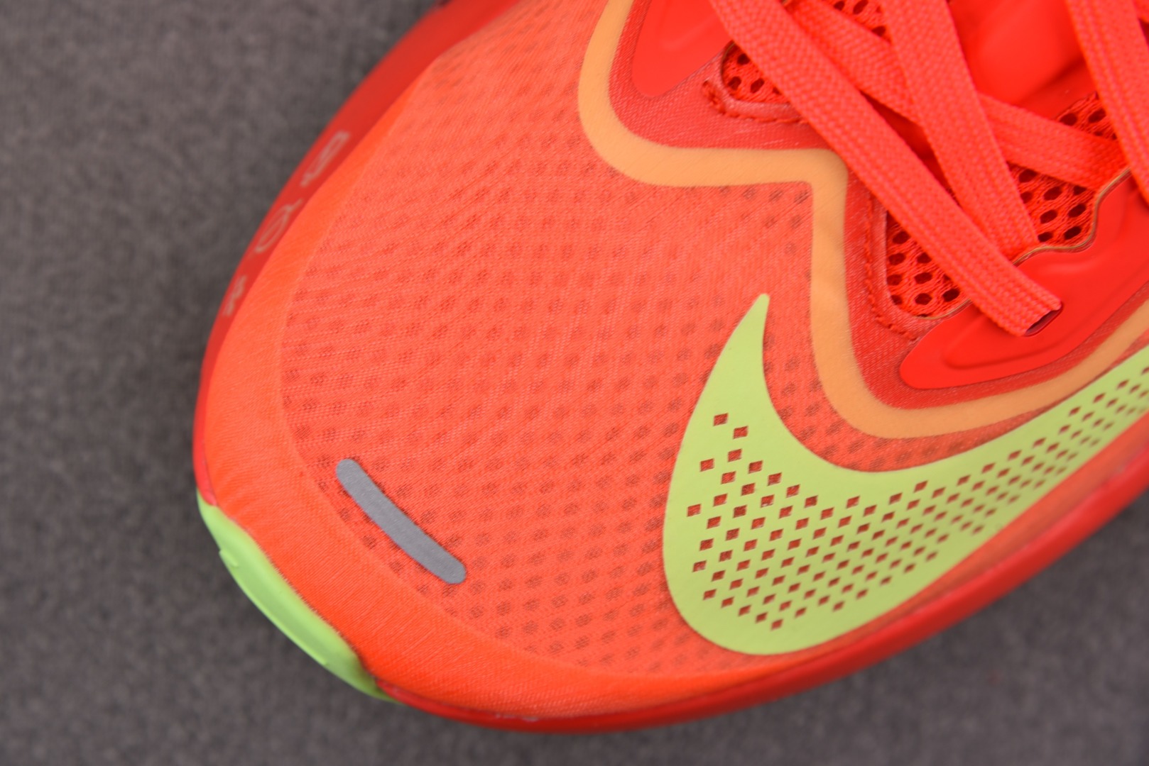 Zoom跑鞋 尺码36-46

纯原版出品-NK Zoom Fly 6 Bright Crimson L