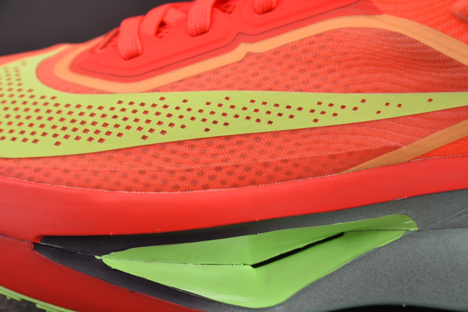 Zoom跑鞋 尺码36-46

纯原版出品-NK Zoom Fly 6 Bright Crimson L