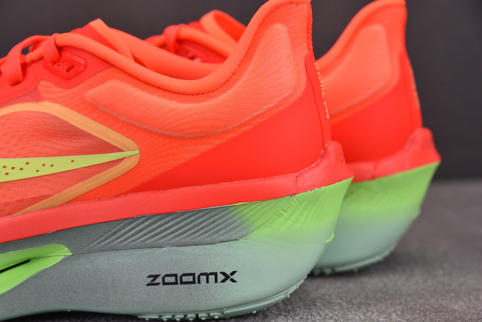 Zoom跑鞋 尺码36-46

纯原版出品-NK Zoom Fly 6 Bright Crimson L