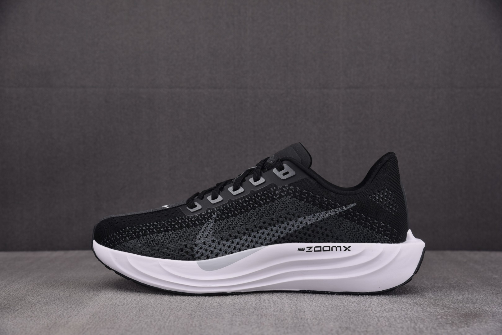 Zoom跑鞋 尺码36-46

纯原版出品-NK ZoomX Pegasus Plus Black Pu