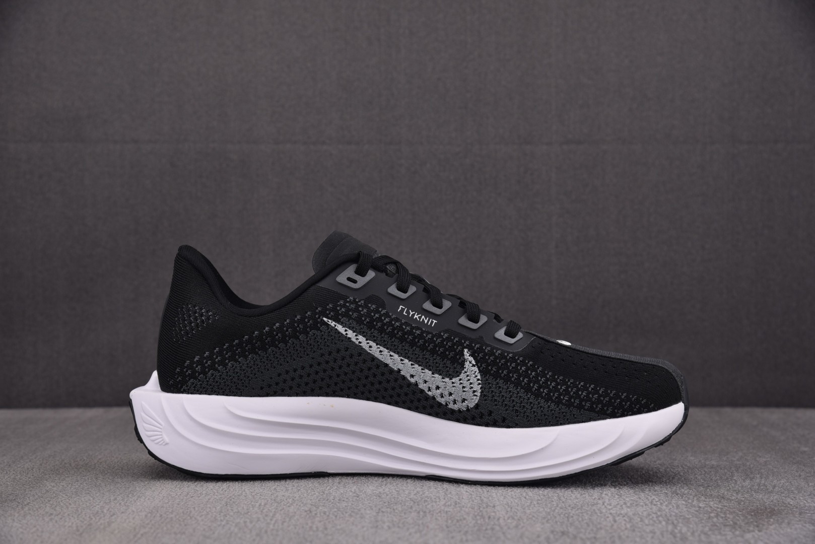 Zoom跑鞋 尺码36-46

纯原版出品-NK ZoomX Pegasus Plus Black Pu