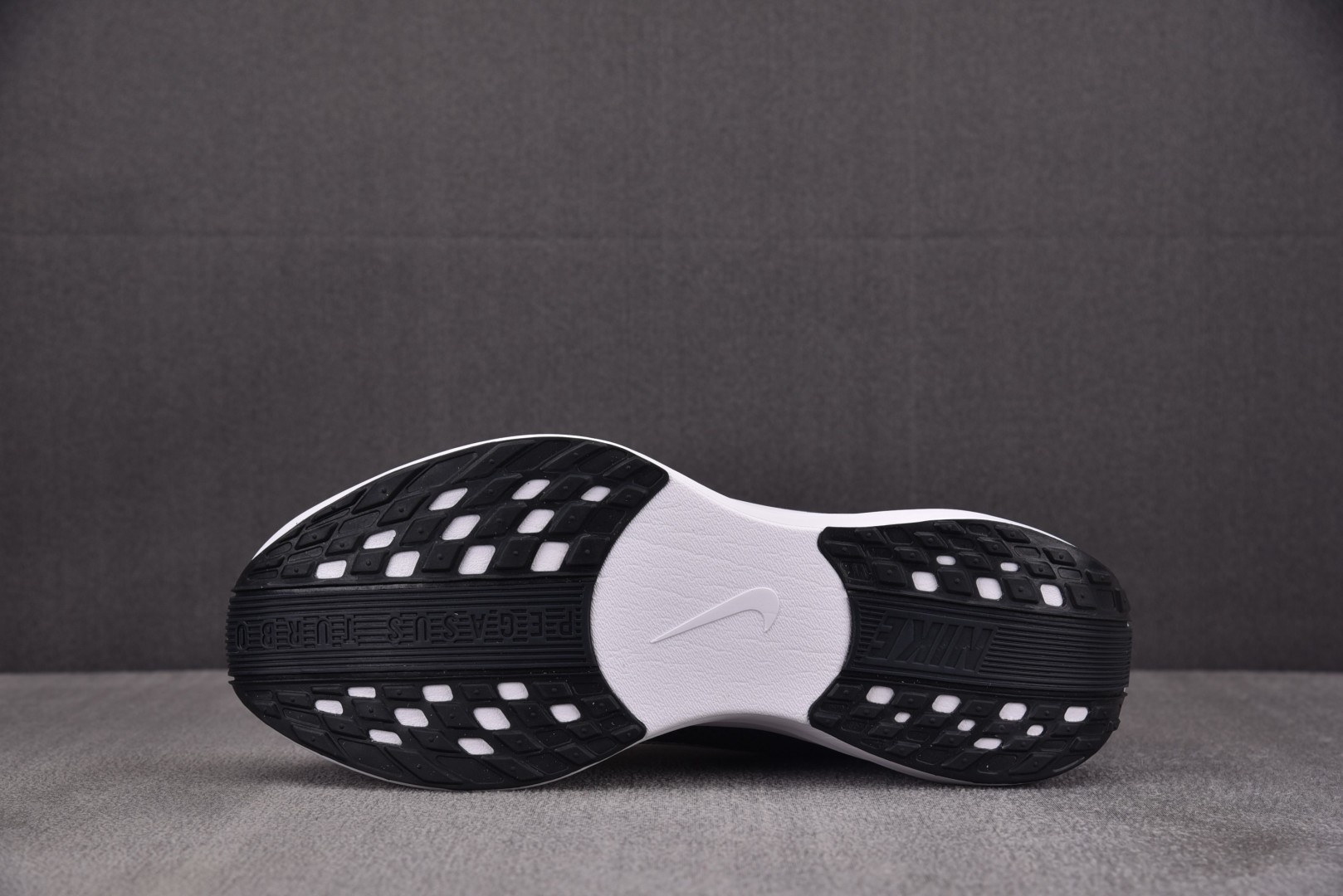 Zoom跑鞋 尺码36-46

纯原版出品-NK ZoomX Pegasus Plus Black Pu