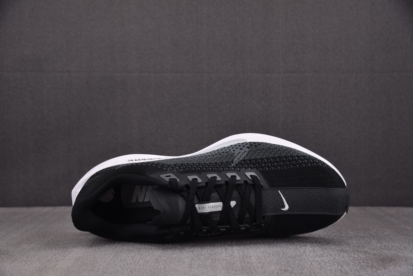Zoom跑鞋 尺码36-46

纯原版出品-NK ZoomX Pegasus Plus Black Pu