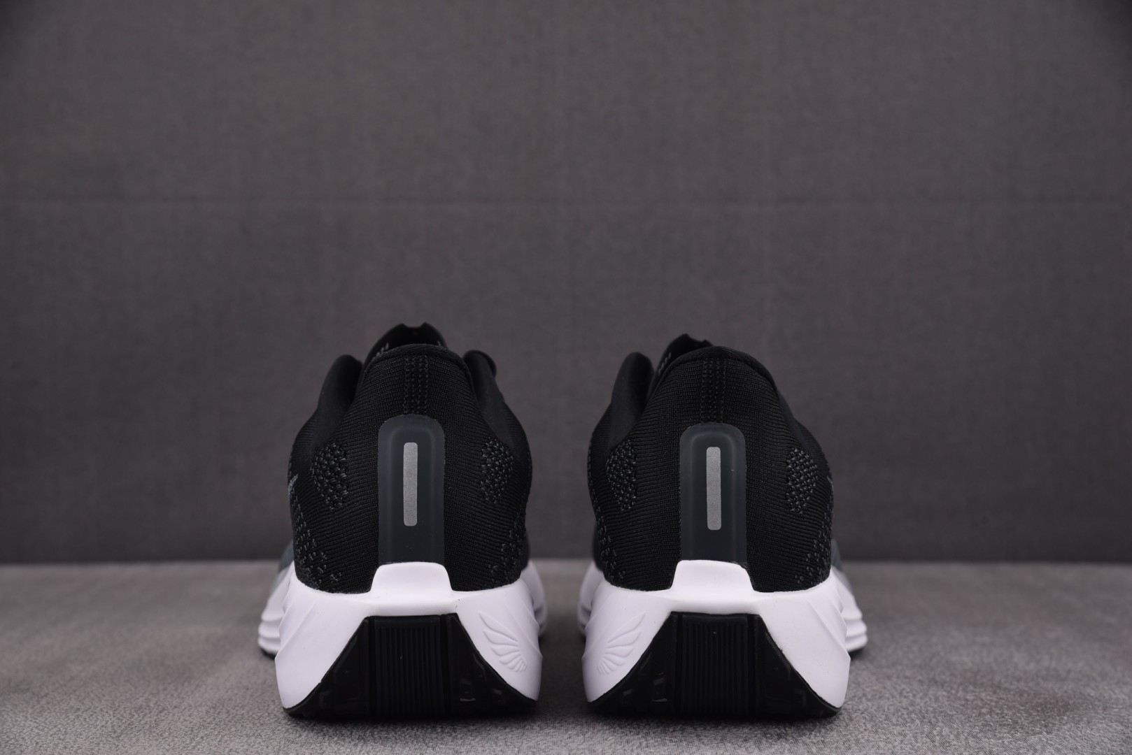 Zoom跑鞋 尺码36-46

纯原版出品-NK ZoomX Pegasus Plus Black Pu