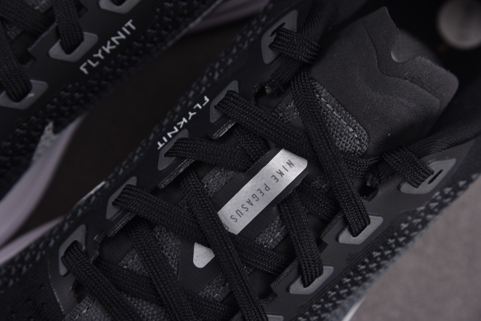 Zoom跑鞋 尺码36-46

纯原版出品-NK ZoomX Pegasus Plus Black Pu