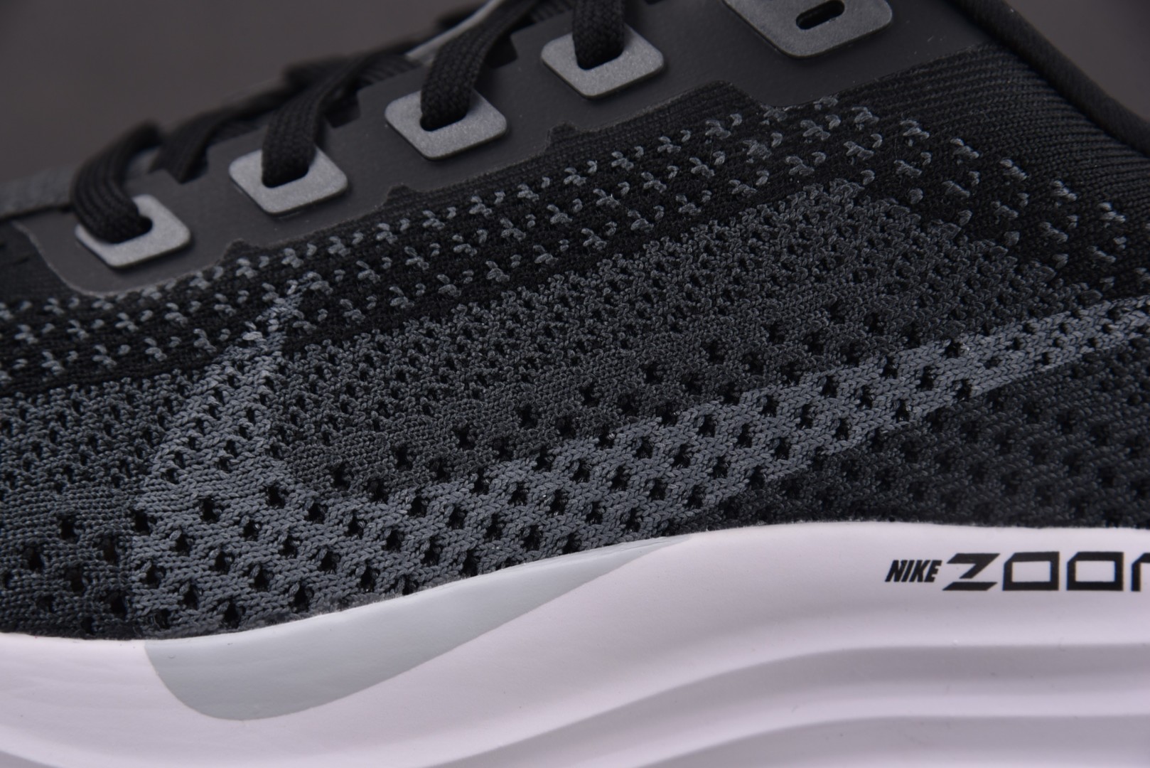 Zoom跑鞋 尺码36-46

纯原版出品-NK ZoomX Pegasus Plus Black Pu