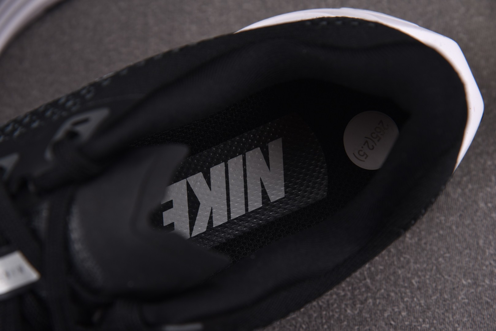 Zoom跑鞋 尺码36-46

纯原版出品-NK ZoomX Pegasus Plus Black Pu
