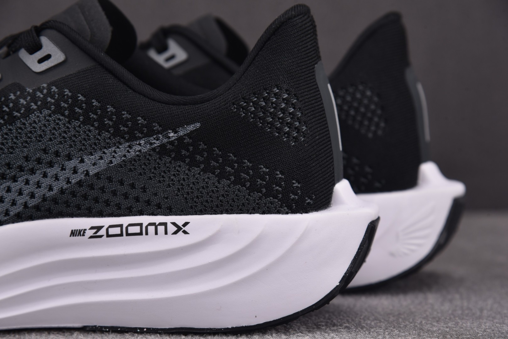 Zoom跑鞋 尺码36-46

纯原版出品-NK ZoomX Pegasus Plus Black Pu