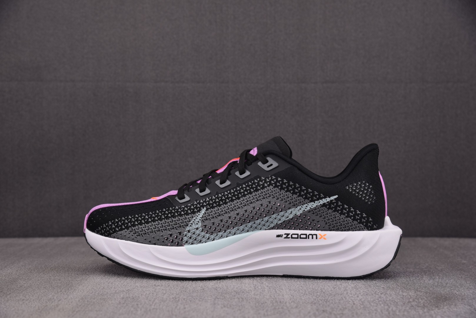 Zoom跑鞋 尺码36-42

纯原版出品-W NK Pegasus Plus Black Dark G